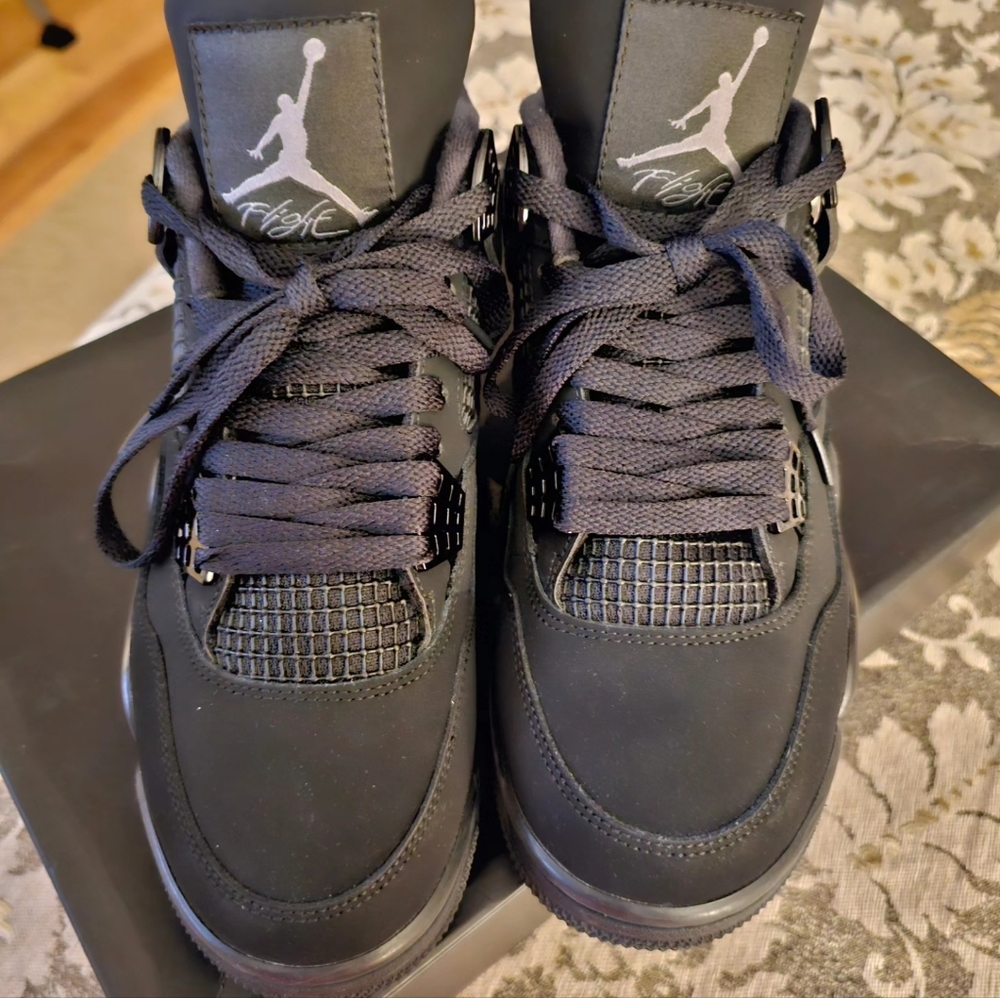 Jordon 4s black